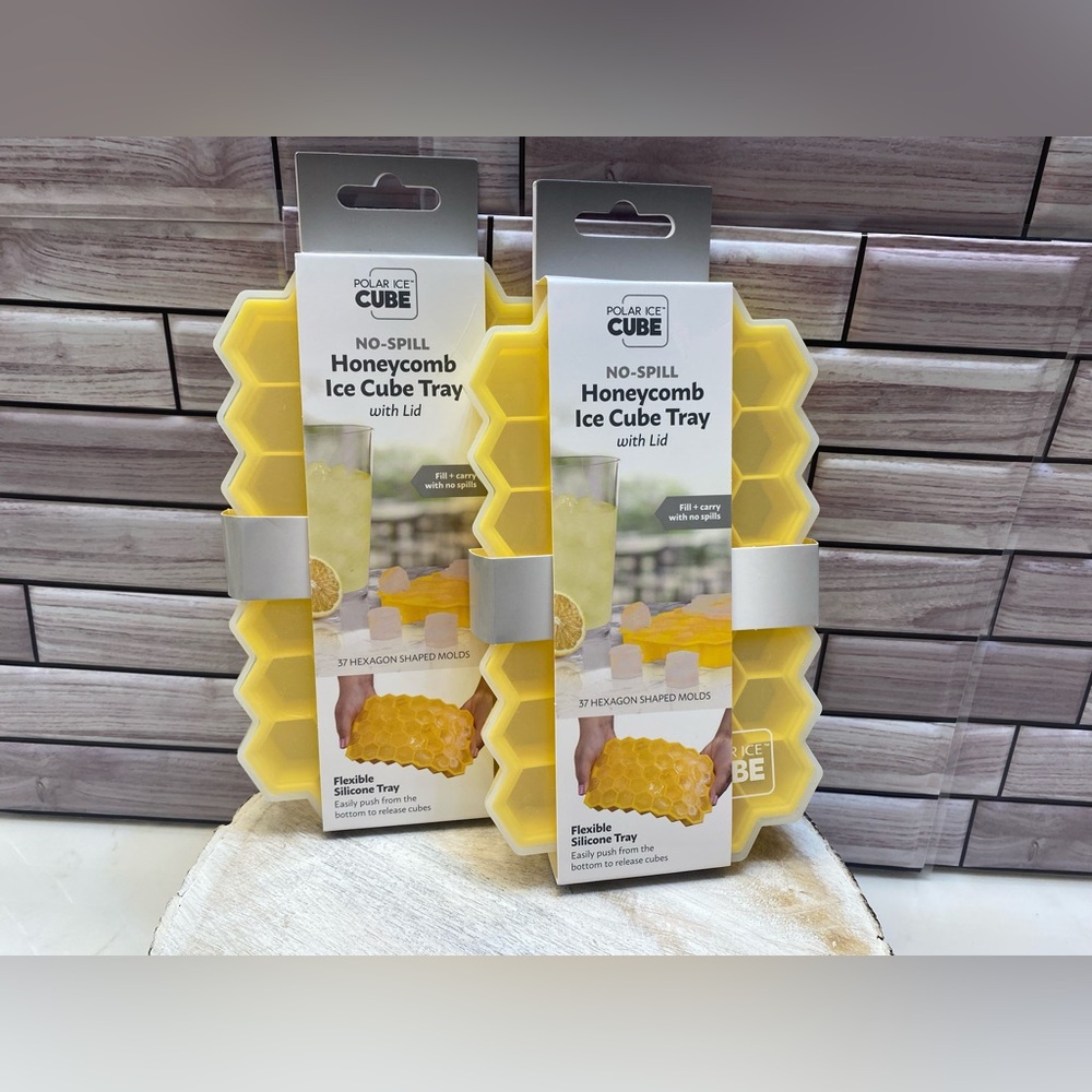Honeycomb 🐝 ice cube molds tray & lid Yellow set of 2 DIY NWT